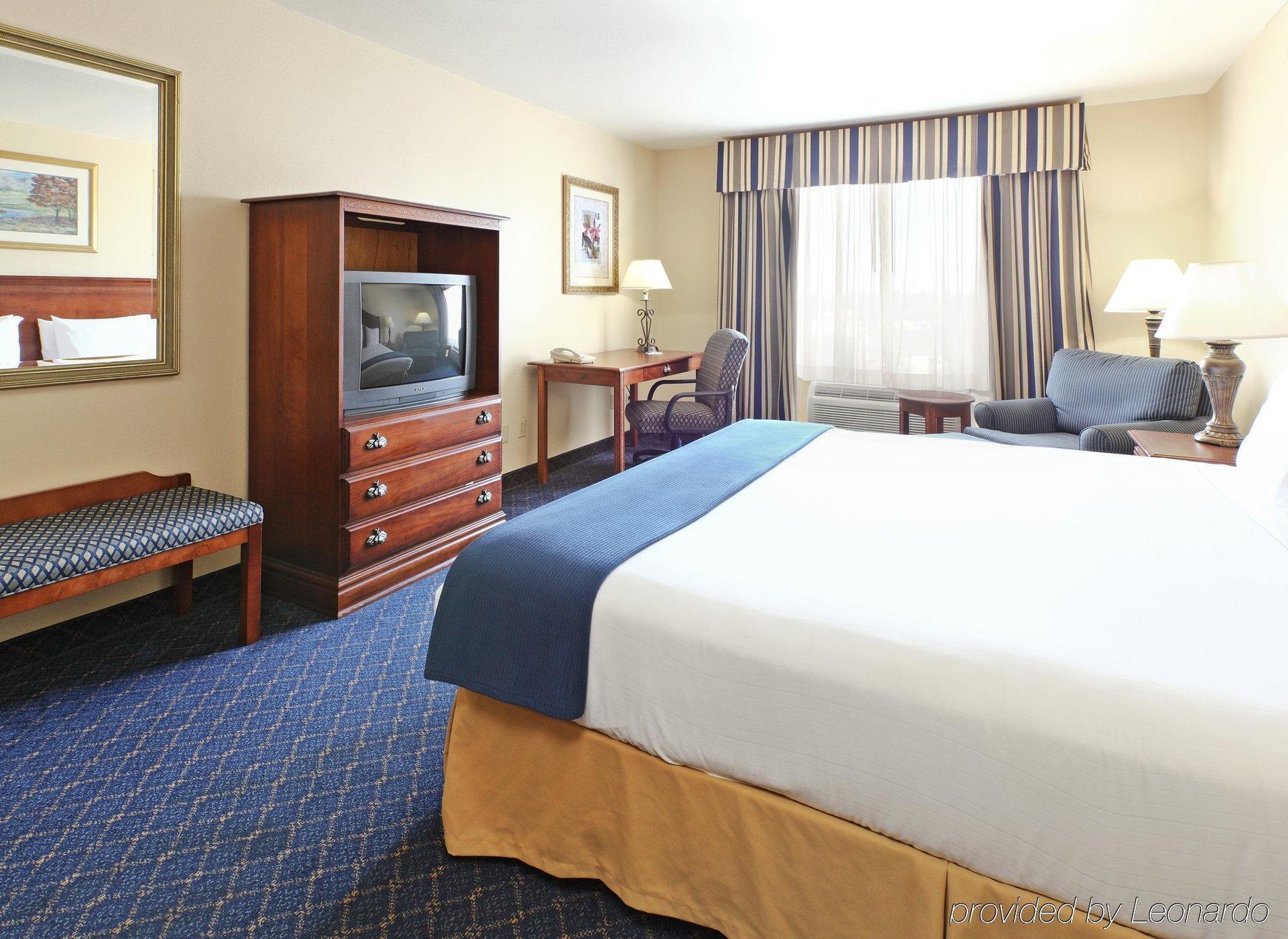Holiday Inn Express Hotels & Suites Mountain Home, An Ihg Hotel Room photo